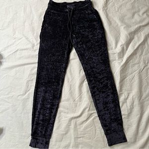 Lululemon Black Velour Jogger Size 4